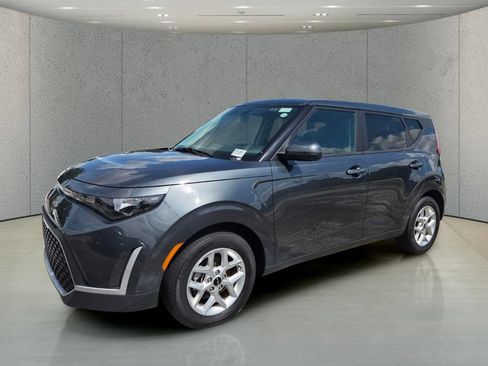 Used 2025 Kia Soul LX w/ LX Technology Package FWD image 9