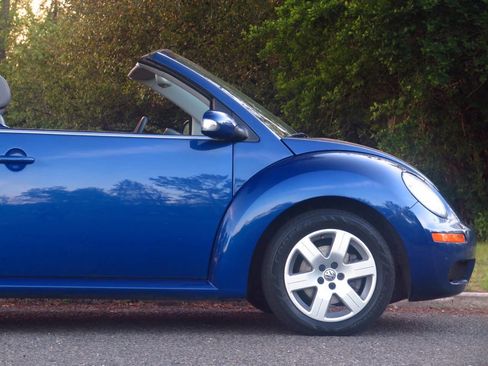 Used 2007 Volkswagen Beetle Convertible w/ Package 1 FWD image 23