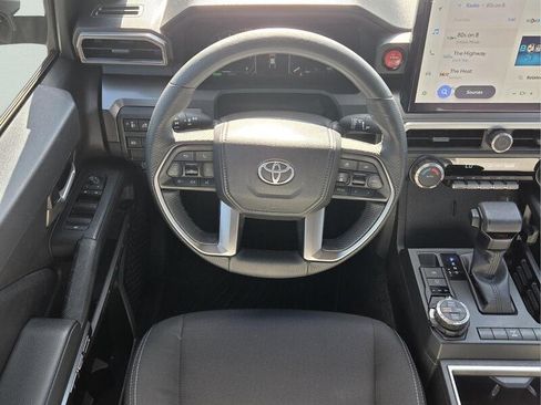 Used 2025 Toyota Tacoma TRD Off-Road AWD/4WD image 13