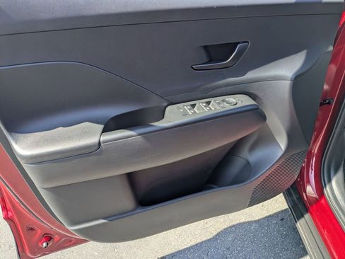 Used 2025 Hyundai Kona SEL FWD image 15