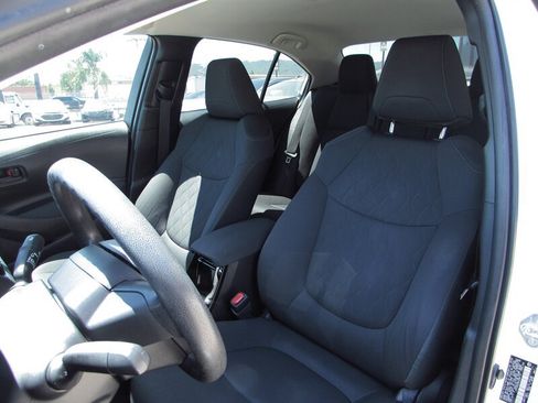 Used 2022 Toyota Corolla LE FWD image 11