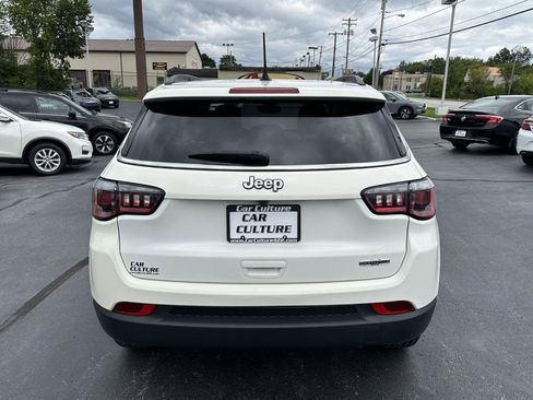 Used 2018 Jeep Compass Latitude w/ Popular Equipment Group FWD image 12