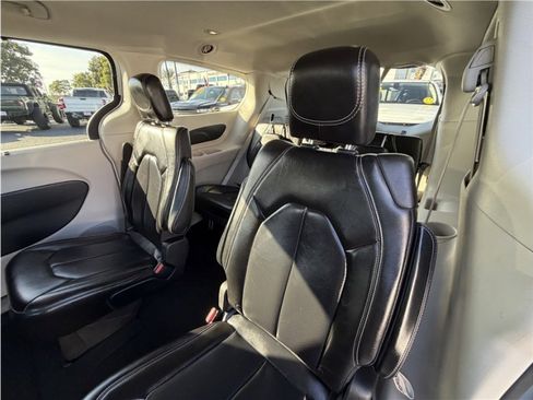 Used 2021 Chrysler Voyager Lxi image 21