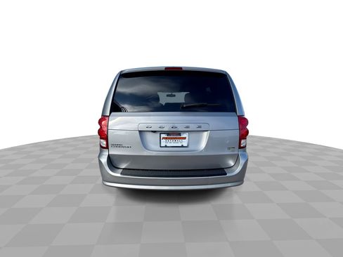 Used 2018 Dodge Grand Caravan SE image 7