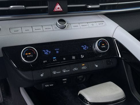 Used 2023 Hyundai Elantra Limited image 22