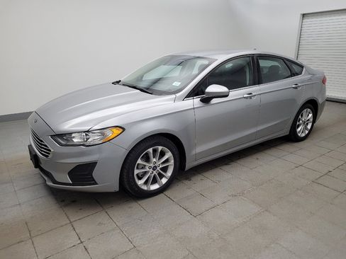 Used 2020 Ford Fusion SE image 2