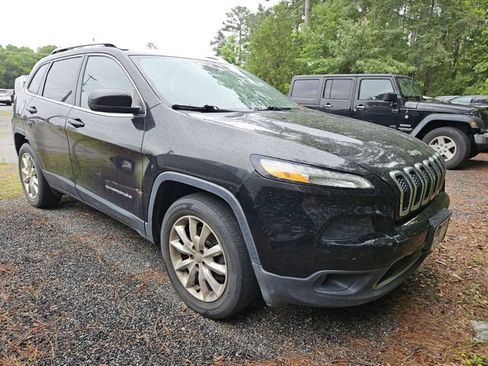 Used 2017 Jeep Cherokee Limited AWD/4WD image 4