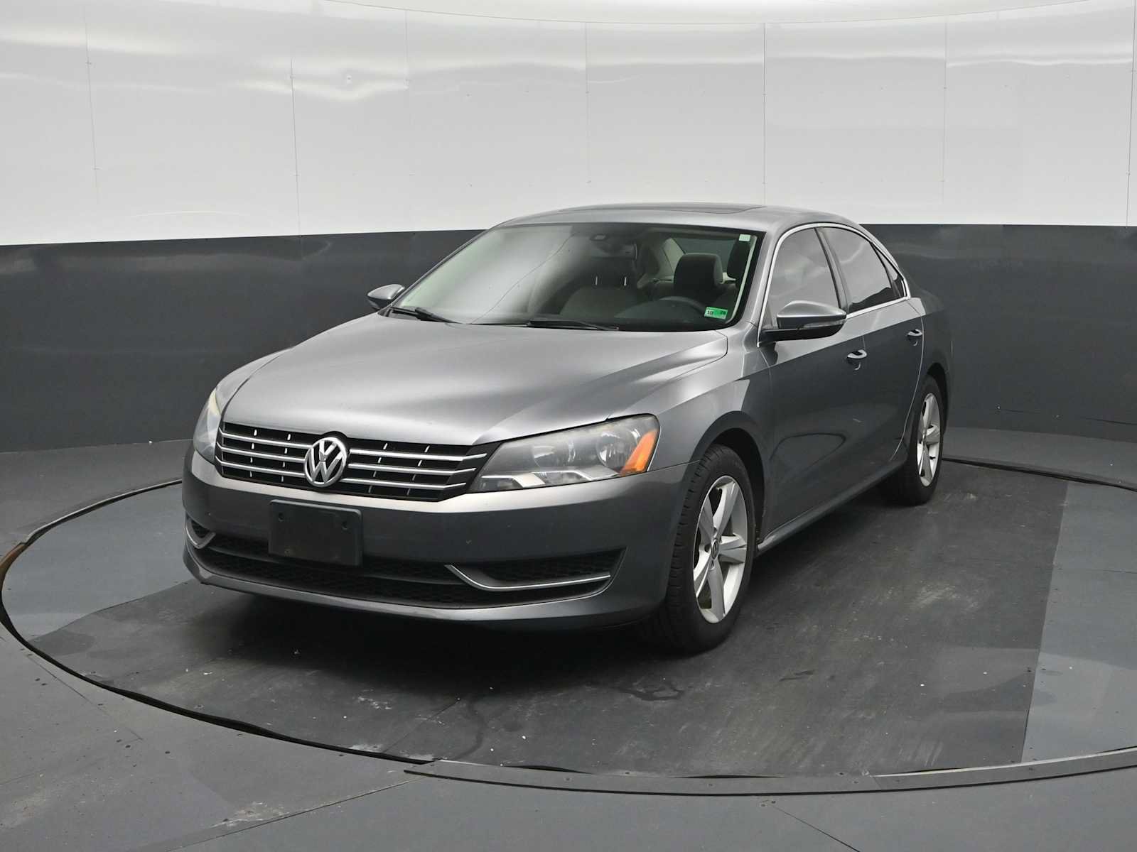 Used 2012 Volkswagen Passat TDI SE FWD image 5