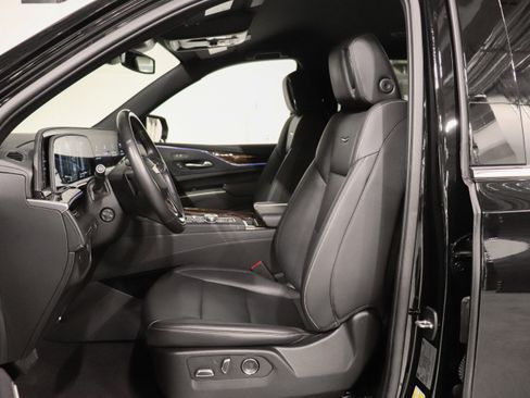 Certified 2022 Cadillac Escalade ESV Luxury AWD/4WD image 13
