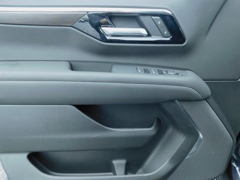 New 2026 Chevrolet Suburban LS w/ LPO, Chrome Package image 25