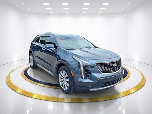 Used 2019 Cadillac XT4 Premium Luxury w/ Technology Package AWD/4WD image 3
