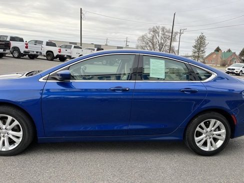 Used 2015 Chrysler 200 Limited image 9