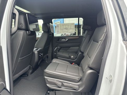 New 2026 GMC Yukon XL Denali w/ Denali Reserve Package AWD/4WD image 18