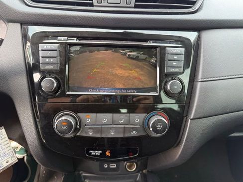 Used 2020 Nissan Rogue S FWD image 12
