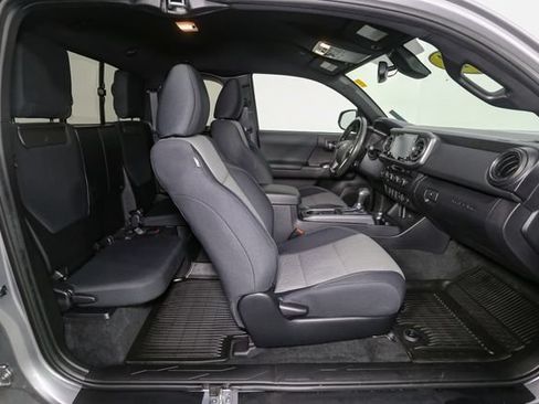 Used 2021 Toyota Tacoma TRD Sport w/ TRD Premium Sport Package AWD/4WD image 18