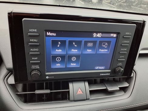 Used 2022 Toyota RAV4 LE AWD/4WD image 5