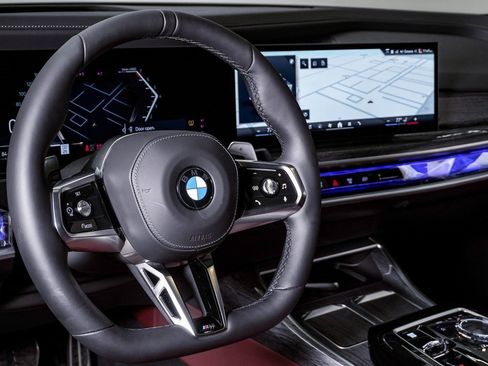 Used 2025 BMW 760i xDrive image 21