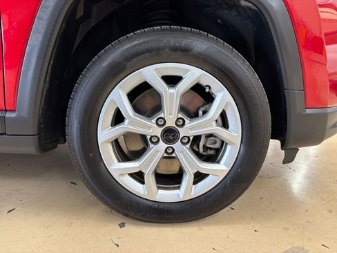 Used 2025 Jeep Compass Latitude AWD/4WD image 30