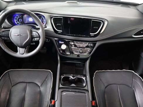 Used 2022 Chrysler Pacifica Limited w/ S Appearance Package image 13