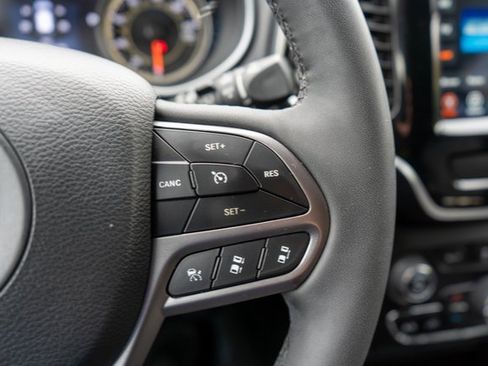 Used 2022 Jeep Cherokee Limited image 23