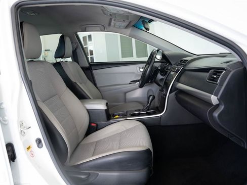 Used 2017 Toyota Camry SE w/ Protection Package (Q2) FWD image 15
