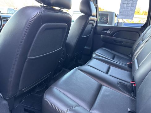 Used 2011 Chevrolet Avalanche LTZ image 20