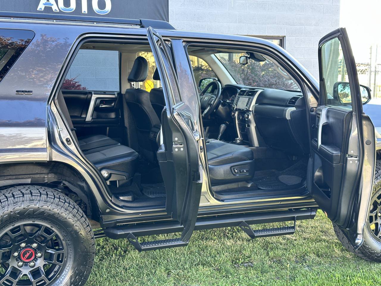 Used 2023 Toyota 4Runner SR5 Premium w/ Moonroof Package AWD/4WD image 27
