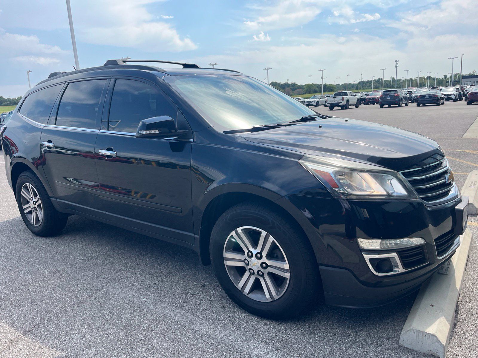 Used 2017 Chevrolet Traverse LT AWD/4WD image 4