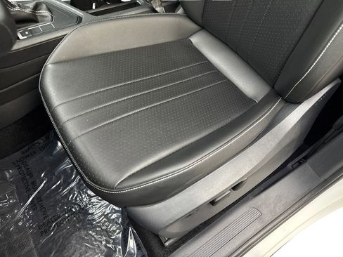 Used 2024 Volkswagen Tiguan SE FWD image 28