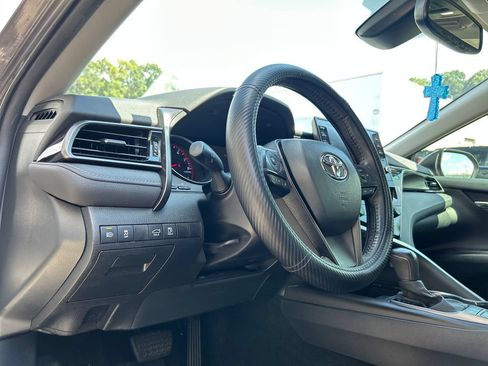 Used 2021 Toyota Camry XSE FWD image 10