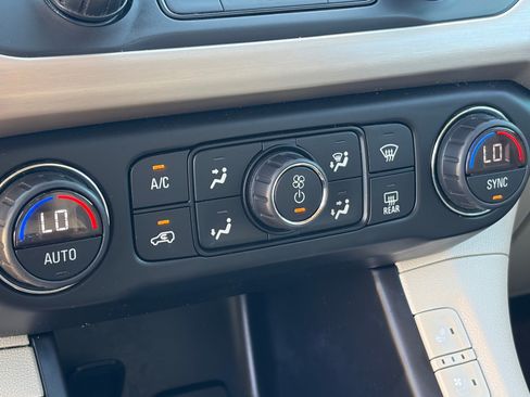 Used 2019 GMC Acadia Denali w/ Technology Package FWD image 30