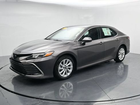 Used 2024 Toyota Camry LE FWD image 4