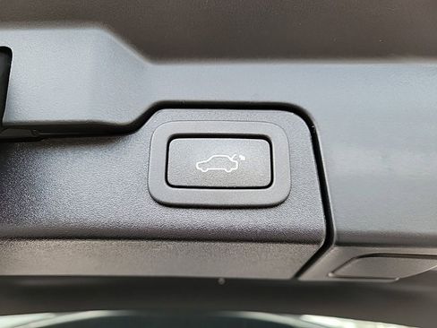 Used 2017 Land Rover Range Rover Evoque SE Premium image 18