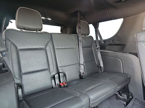 Used 2023 Chevrolet Suburban Premier AWD/4WD image 12