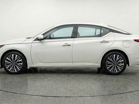 Used 2025 Nissan Altima 2.5 SV image 5
