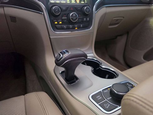 Used 2015 Jeep Grand Cherokee Overland w/ Advanced Technology Group AWD/4WD image 44