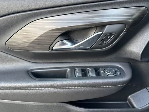 Used 2022 GMC Terrain SLE image 11