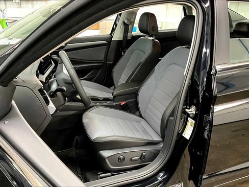 New 2026 Volkswagen Jetta SE image 11