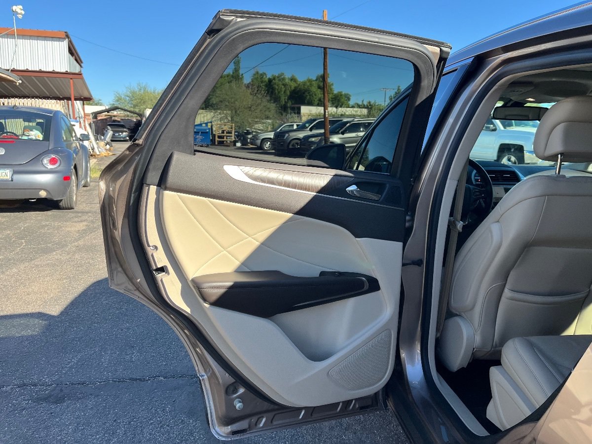 Used 2019 Lincoln MKC Reserve w/ MKC Technology Package FWD image 14