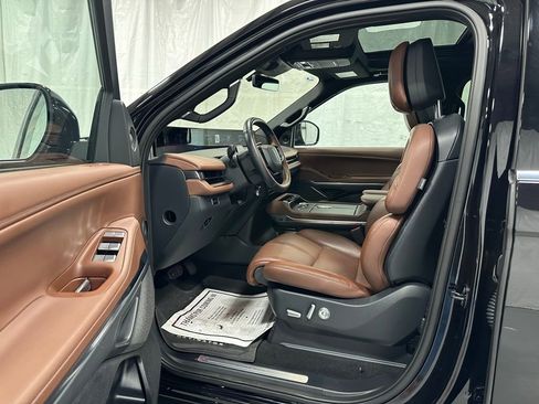 Used 2025 Lincoln Navigator L Reserve image 10