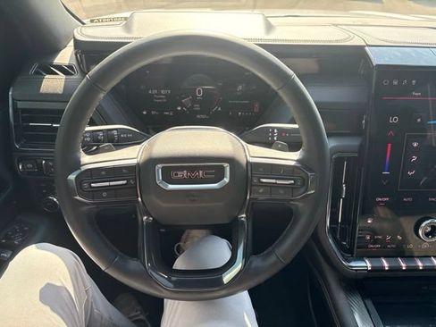 Used 2025 GMC Yukon AT4 w/ AT4 Premium Package AWD/4WD image 9