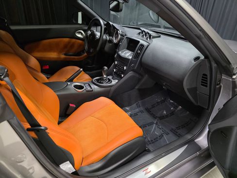 Used 2009 Nissan 370Z Touring w/ Sport Pkg RWD image 35