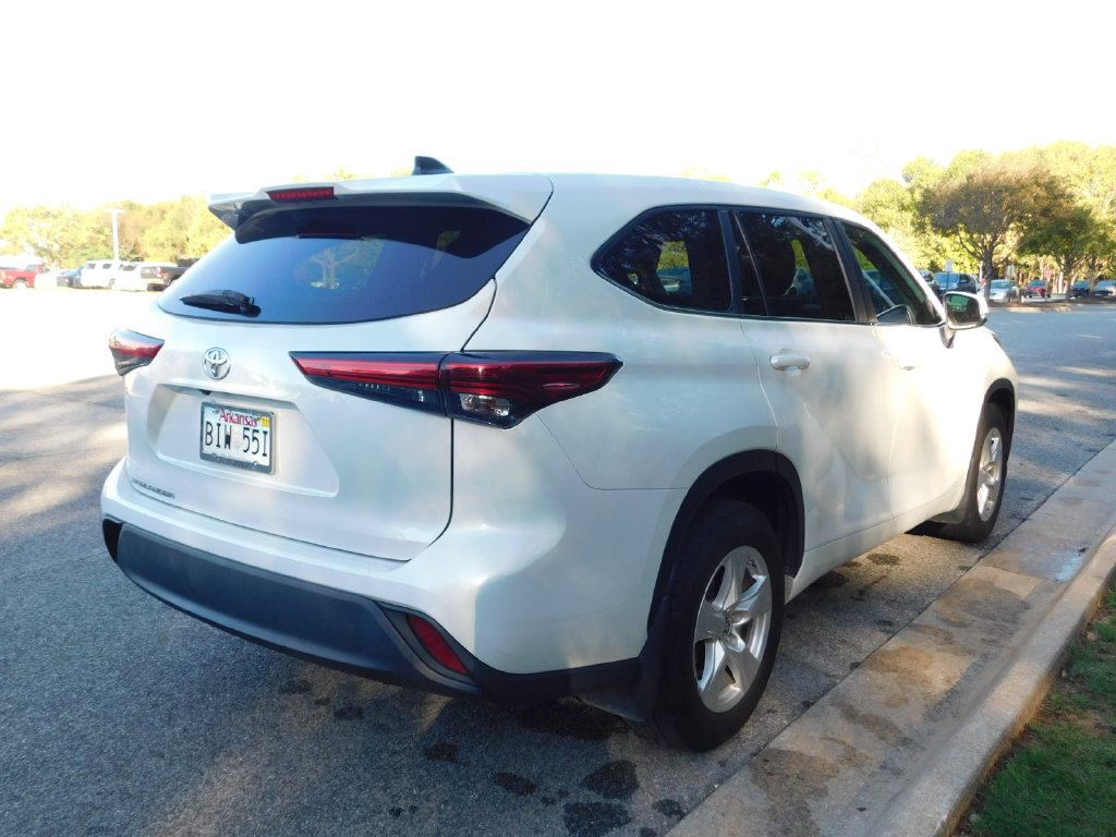 Used 2023 Toyota Highlander L FWD image 9