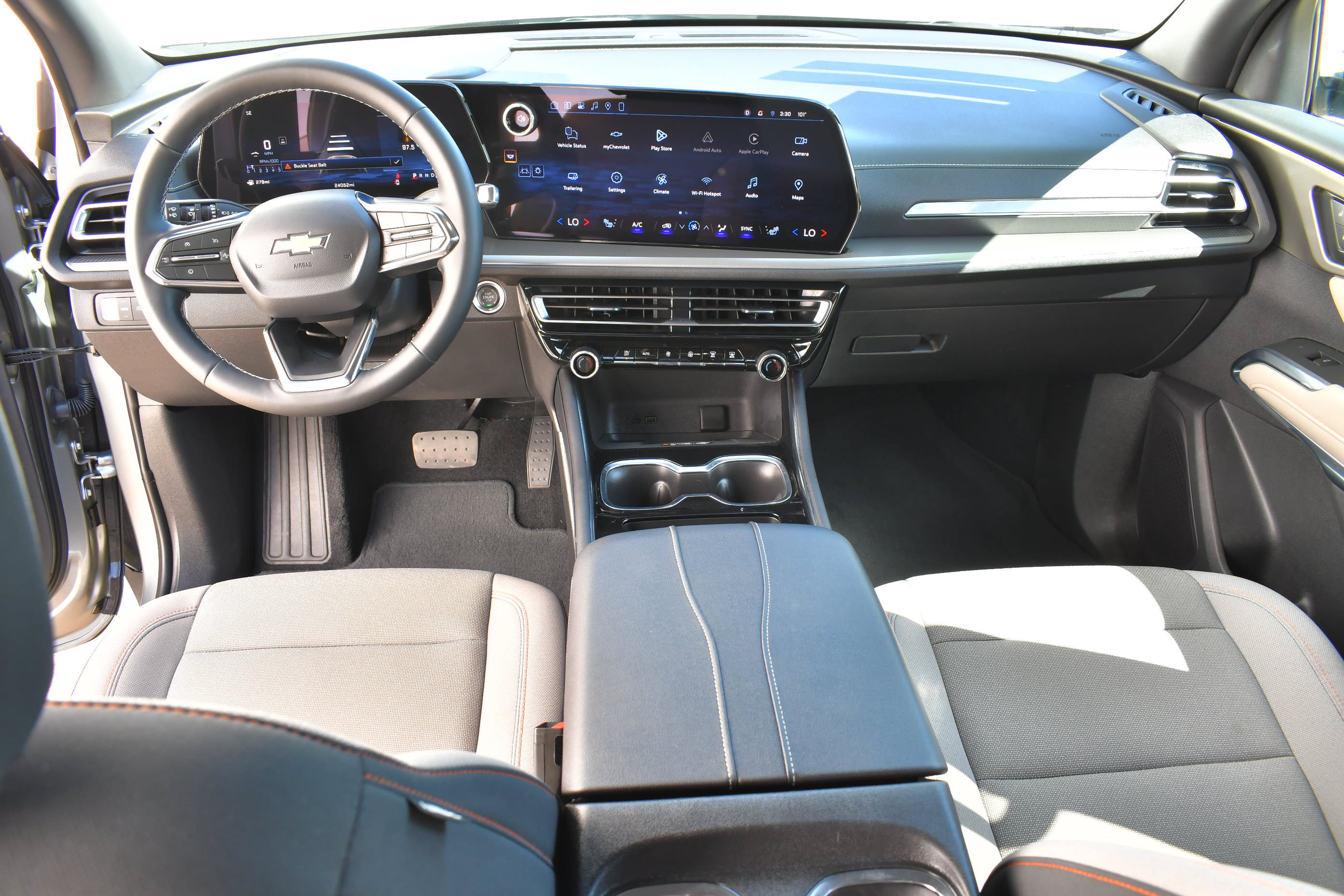 Used 2026 Chevrolet Traverse LT w/ Driver Confidence Package FWD image 4