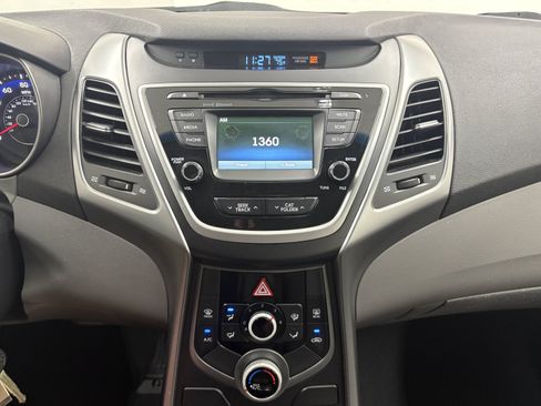 Used 2015 Hyundai Elantra SE w/ Option Group 02 FWD image 13