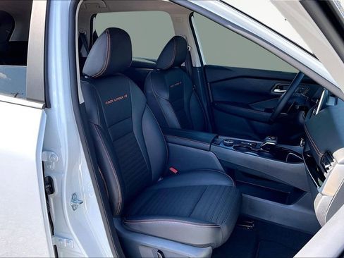 Used 2025 Nissan Rogue SV w/ Rock Creek Premium Package image 7