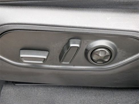 Used 2022 Jeep Grand Cherokee L Limited w/ Black Appearance Package image 17