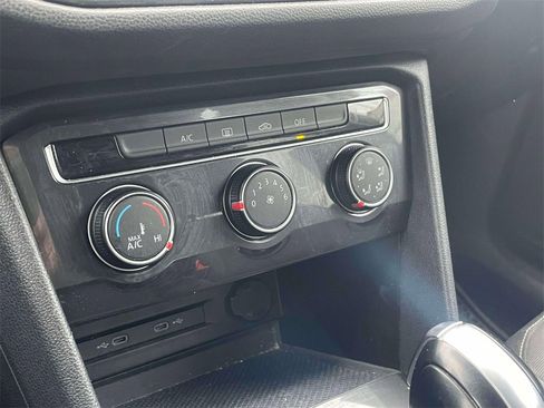 Used 2021 Volkswagen Tiguan S image 28