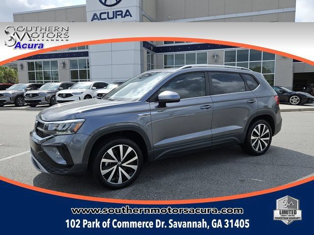 Used 2023 Volkswagen Taos SE w/ Panoramic Sunroof Package FWD image 1