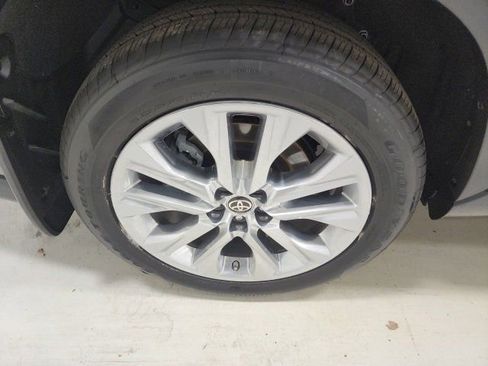 Used 2023 Toyota Highlander Limited image 15
